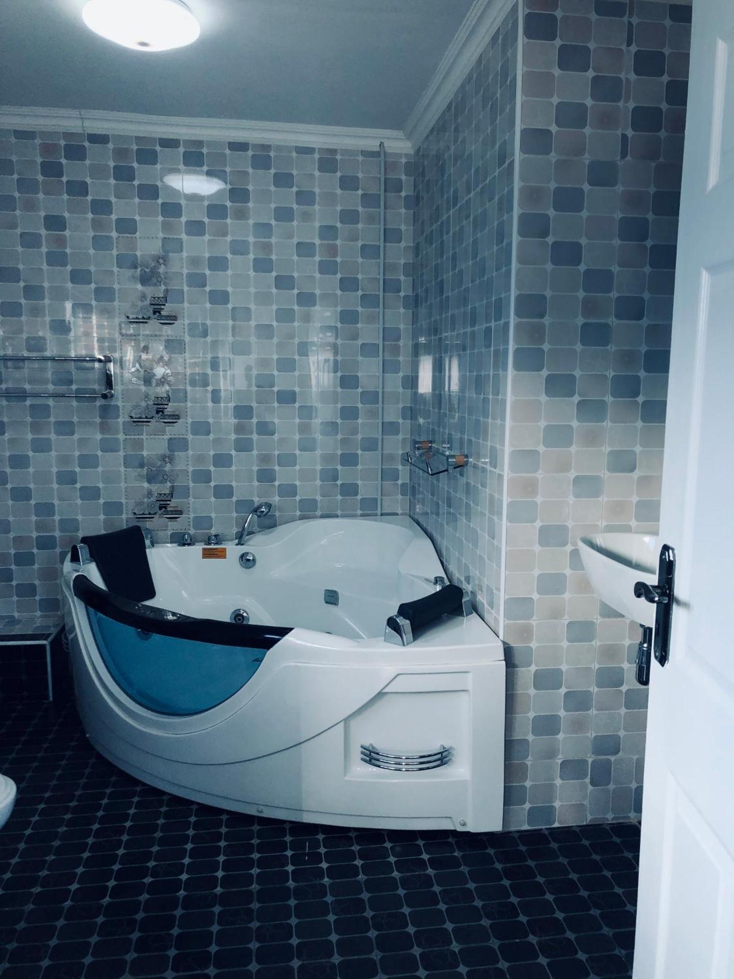 Gabz Airport Inn 哈博罗内 外观 照片