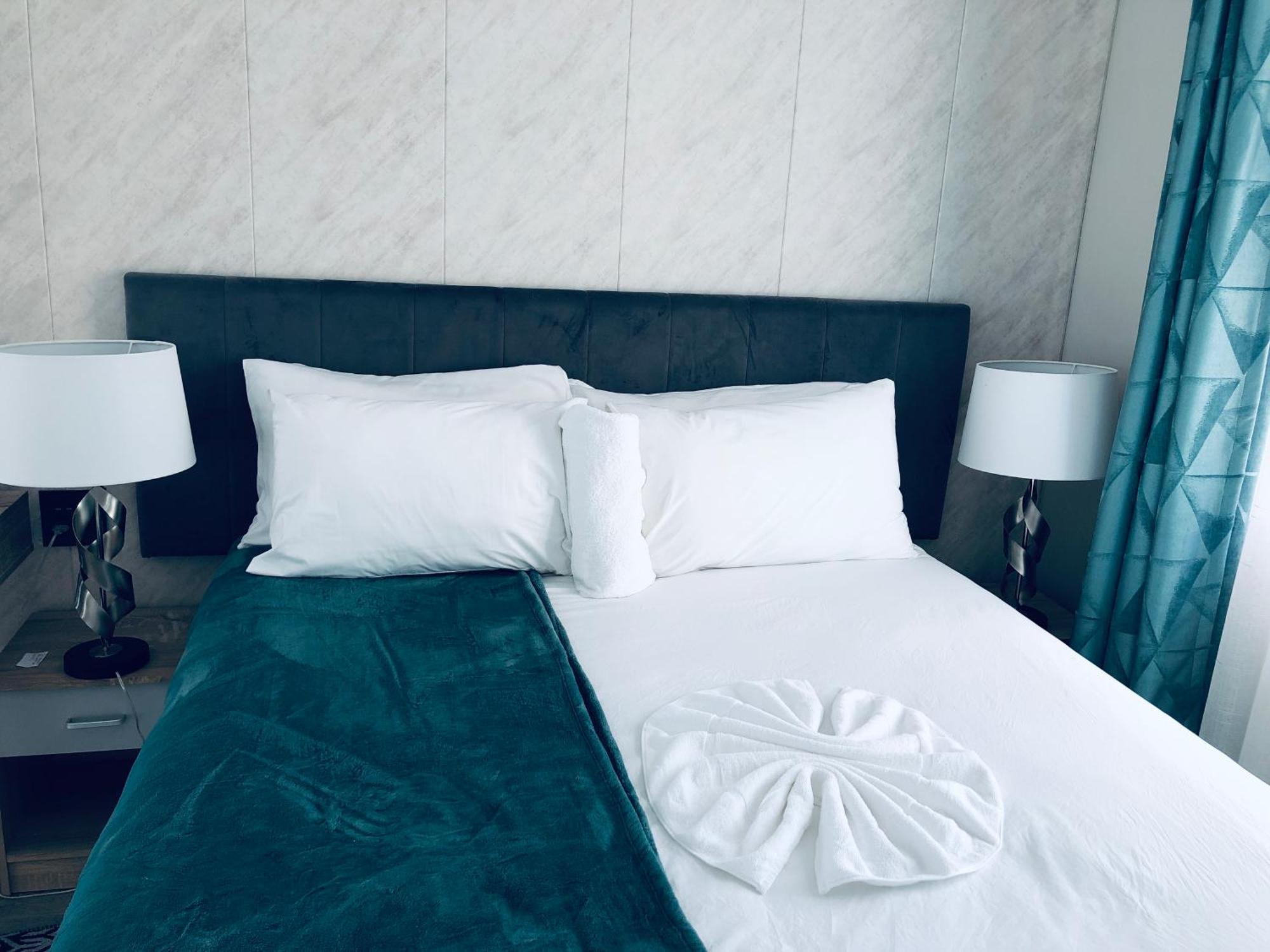 Gabz Airport Inn 哈博罗内 外观 照片