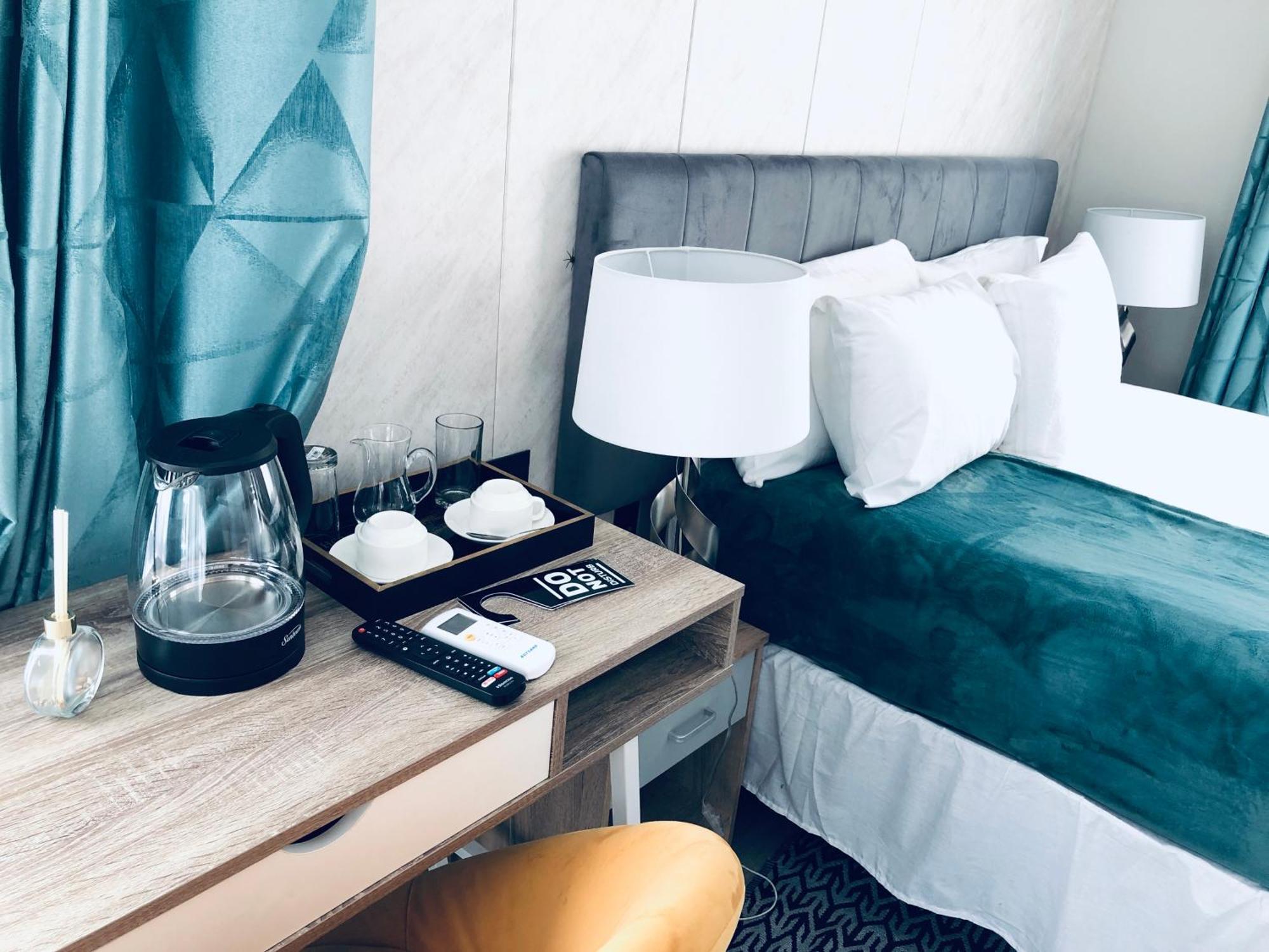Gabz Airport Inn 哈博罗内 外观 照片